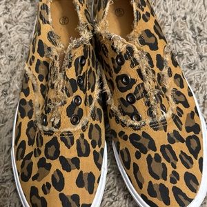 Leopard slip on